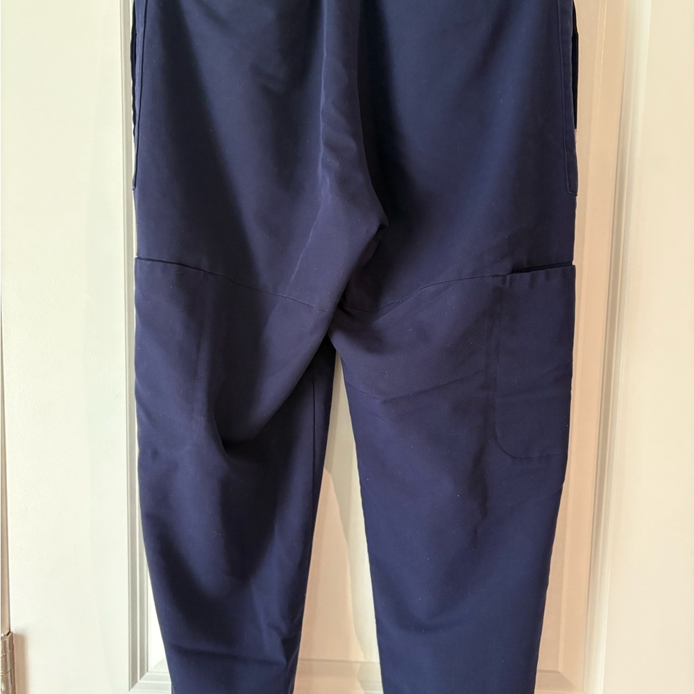Navy Figs 13 pocket jogger scrubs. - Picture 4 of 4
